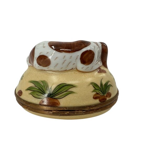 Limoges‎ Peint Main Ceramic Dog Trinket Box Bronze Hinges Decorative Details - Picture 7 of 10